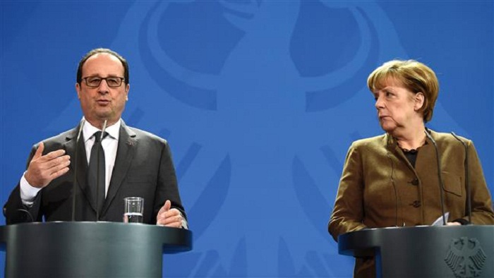 Hollande, Merkel urge EU summit to extend sanctions against Russia